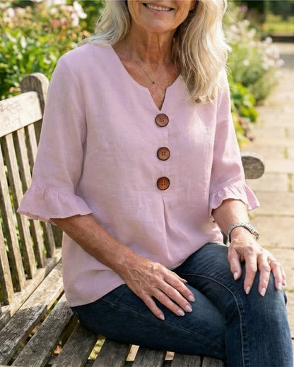 Blusa con cuello en V, botones de madera y mangas con volante