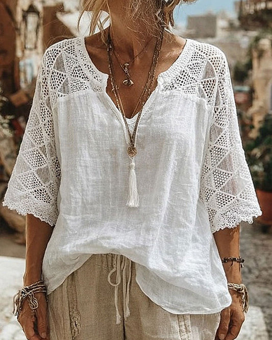 Blusa con cuello en V y detalle de encaje