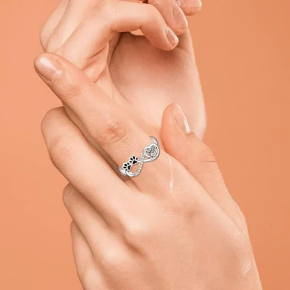 Elara™ | Anillo infinito de corazón con pata