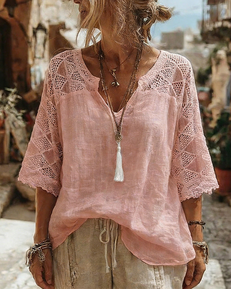 Blusa con cuello en V y detalle de encaje