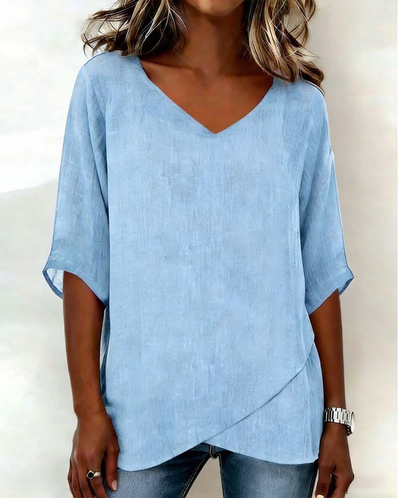 Top irregular con cuello en V